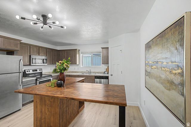 201 E 630 N, Vineyard, UT 84059