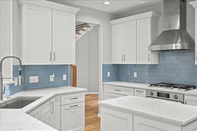 5301 Deerwood LN, Austin, TX 78730