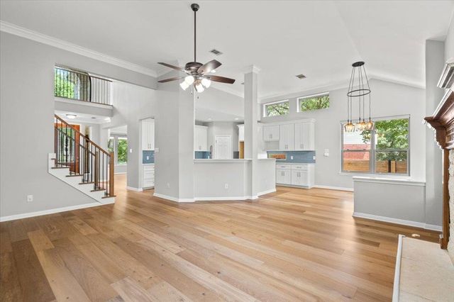 5301 Deerwood LN, Austin, TX 78730