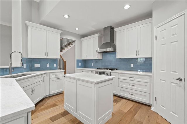 5301 Deerwood LN, Austin, TX 78730