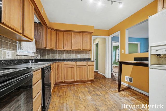 819 W 25th Street, Holland, MI 49423