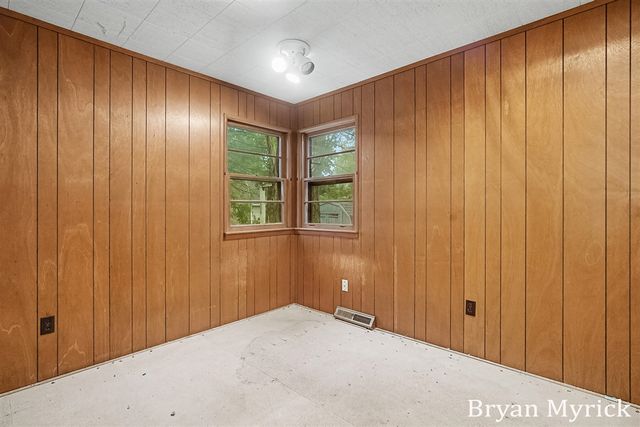 819 W 25th Street, Holland, MI 49423