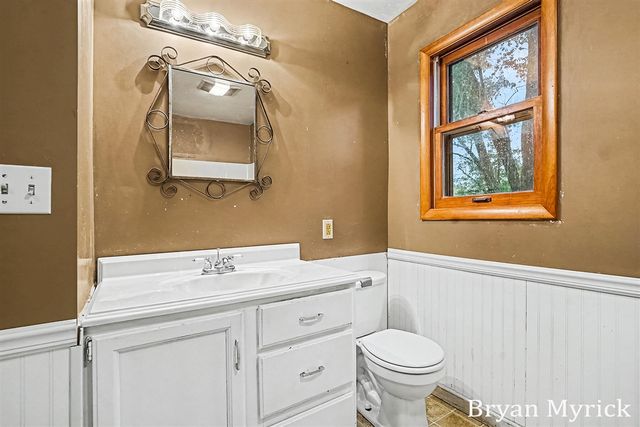 819 W 25th Street, Holland, MI 49423