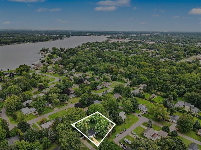 819 W 25th Street, Holland, MI 49423