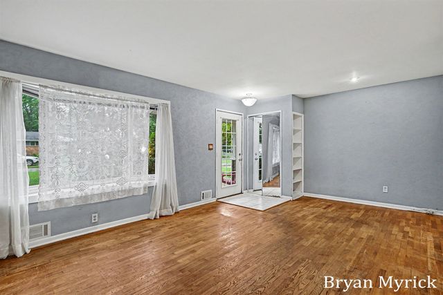 819 W 25th Street, Holland, MI 49423
