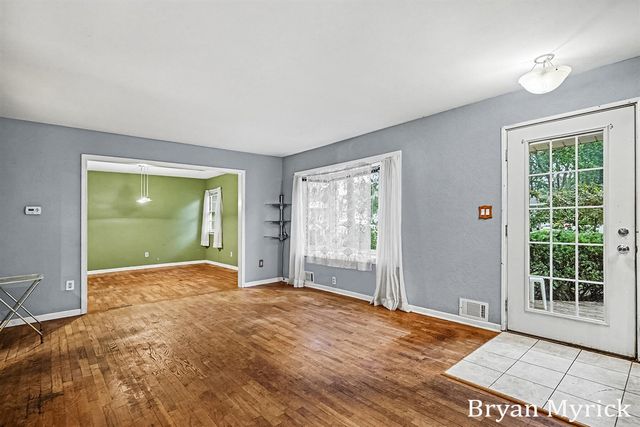 819 W 25th Street, Holland, MI 49423