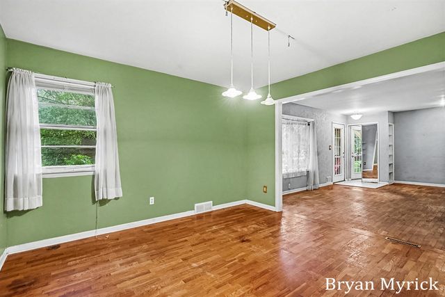 819 W 25th Street, Holland, MI 49423