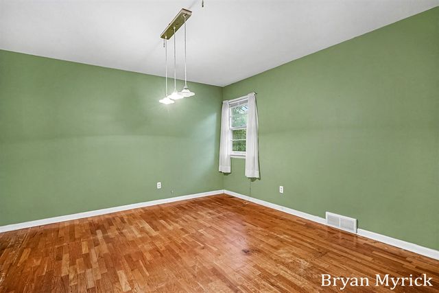 819 W 25th Street, Holland, MI 49423