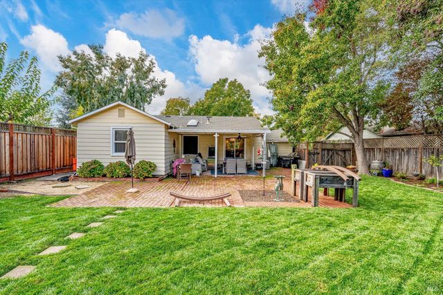 856 5th St W, Sonoma, CA 95476