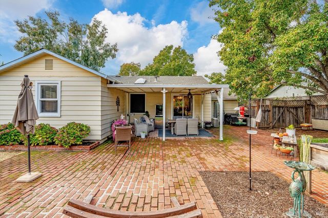 856 5th St W, Sonoma, CA 95476