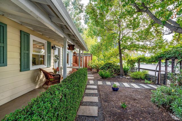 856 5th St W, Sonoma, CA 95476