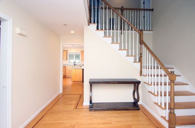 29 Quarry Lane, Hamden, CT 06518