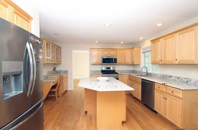29 Quarry Lane, Hamden, CT 06518
