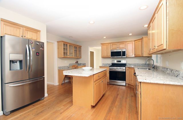 29 Quarry Lane, Hamden, CT 06518