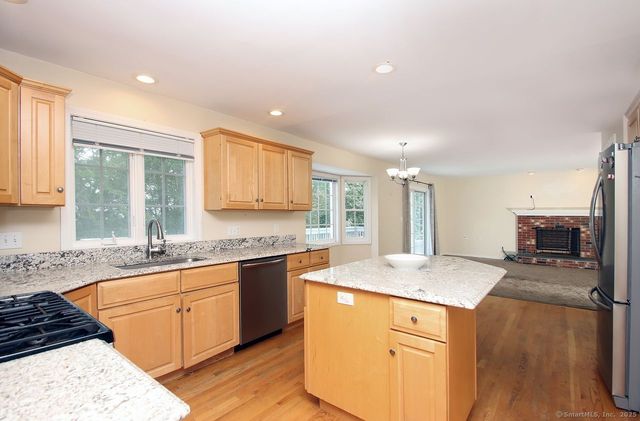 29 Quarry Lane, Hamden, CT 06518
