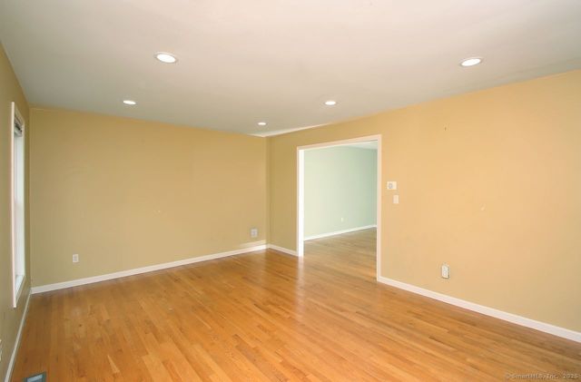 29 Quarry Lane, Hamden, CT 06518