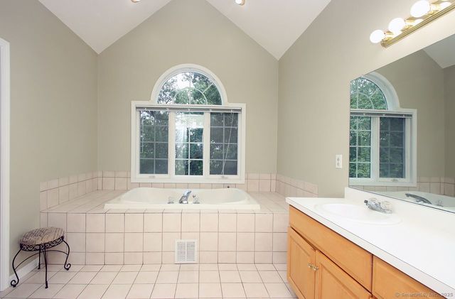 29 Quarry Lane, Hamden, CT 06518