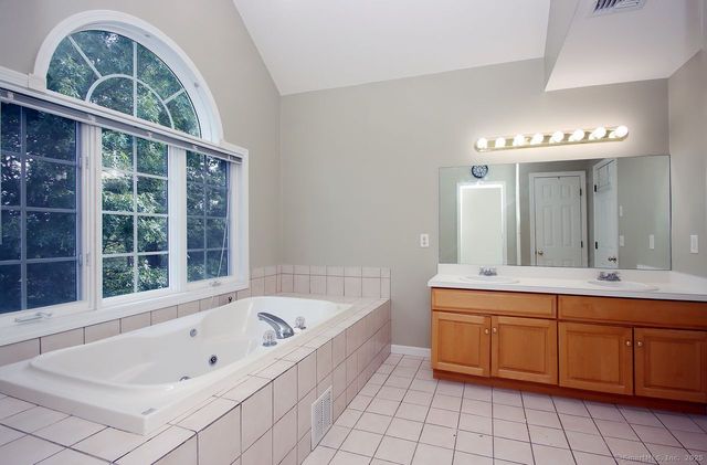 29 Quarry Lane, Hamden, CT 06518