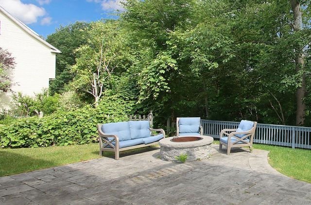 29 Quarry Lane, Hamden, CT 06518