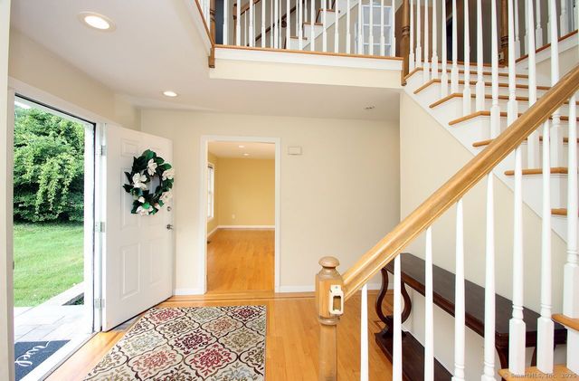 29 Quarry Lane, Hamden, CT 06518