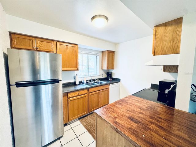 2604 HIDDEN LAKE DRIVE N 2604B, Sarasota, FL 34237