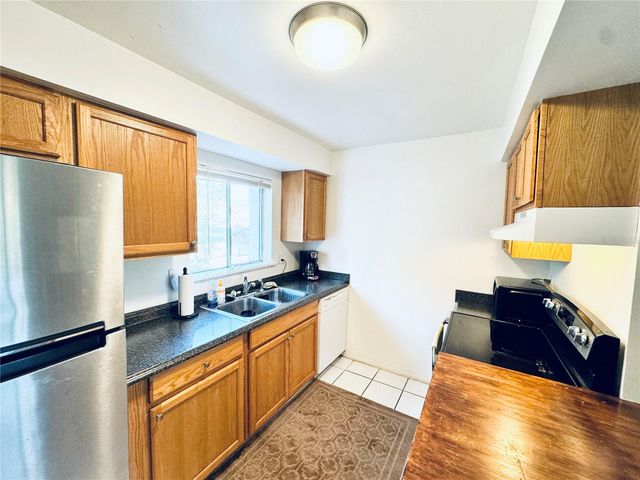 2604 HIDDEN LAKE DRIVE N 2604B, Sarasota, FL 34237