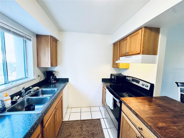 2604 HIDDEN LAKE DRIVE N 2604B, Sarasota, FL 34237