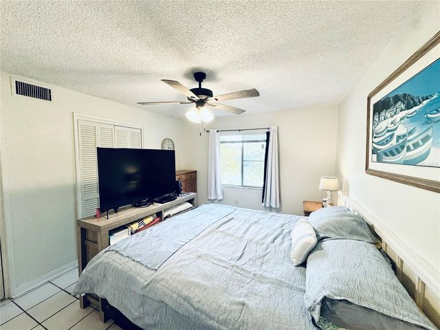 2604 HIDDEN LAKE DRIVE N 2604B, Sarasota, FL 34237