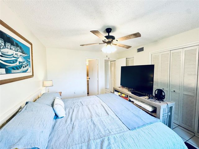 2604 HIDDEN LAKE DRIVE N 2604B, Sarasota, FL 34237