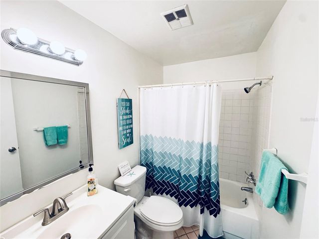 2604 HIDDEN LAKE DRIVE N 2604B, Sarasota, FL 34237