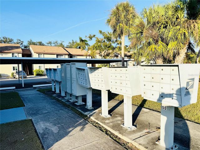 2604 HIDDEN LAKE DRIVE N 2604B, Sarasota, FL 34237