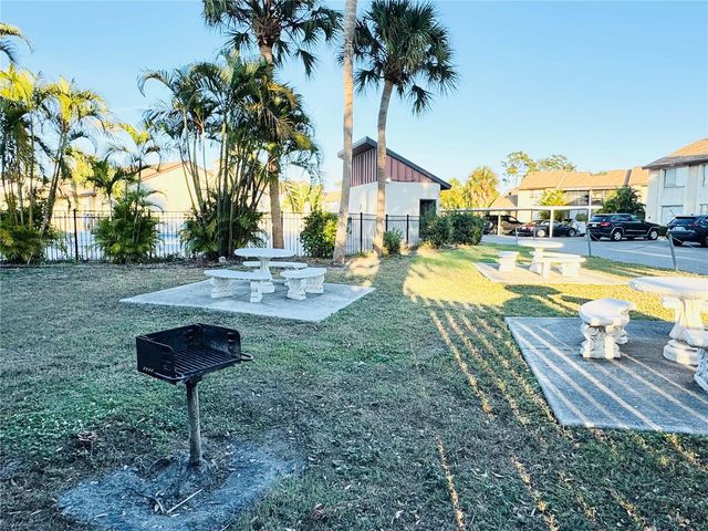 2604 HIDDEN LAKE DRIVE N 2604B, Sarasota, FL 34237