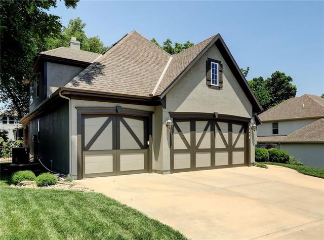1316 NE Kenwood Drive, Lee's Summit, MO 64064
