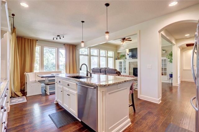 1316 NE Kenwood Drive, Lee's Summit, MO 64064