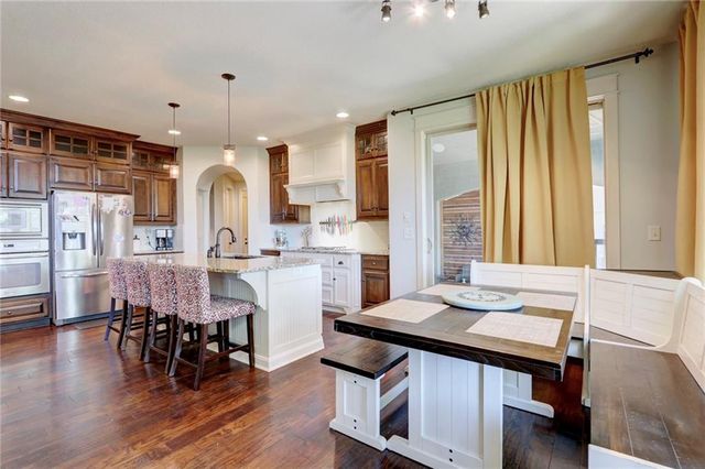 1316 NE Kenwood Drive, Lee's Summit, MO 64064