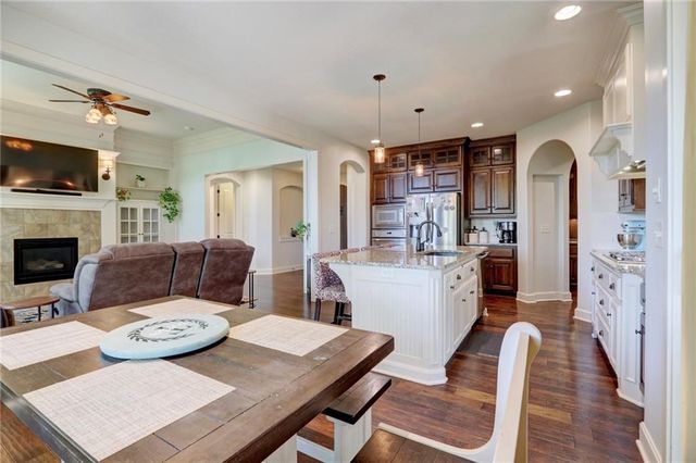 1316 NE Kenwood Drive, Lee's Summit, MO 64064