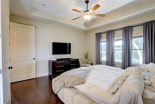 1316 NE Kenwood Drive, Lee's Summit, MO 64064