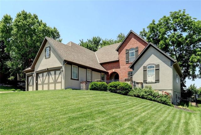 1316 NE Kenwood Drive, Lee's Summit, MO 64064