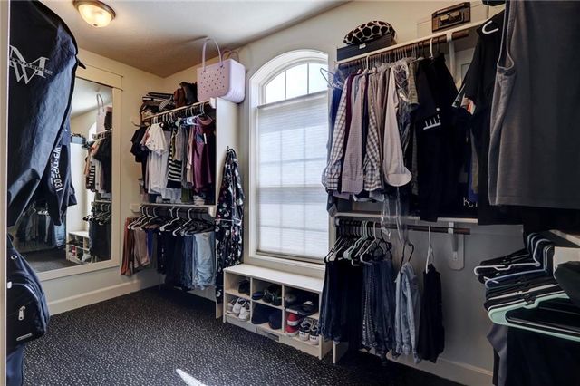 1316 NE Kenwood Drive, Lee's Summit, MO 64064