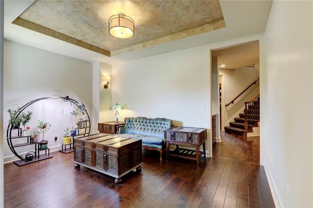 1316 NE Kenwood Drive, Lee's Summit, MO 64064