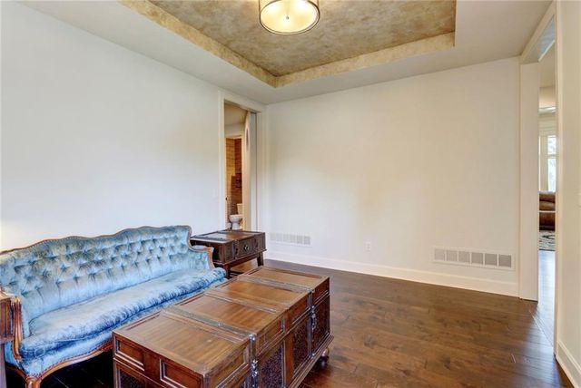 1316 NE Kenwood Drive, Lee's Summit, MO 64064