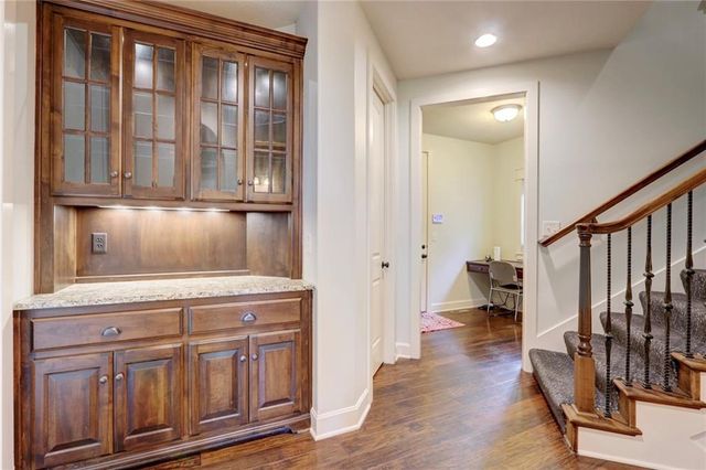 1316 NE Kenwood Drive, Lee's Summit, MO 64064