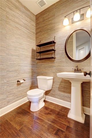 1316 NE Kenwood Drive, Lee's Summit, MO 64064