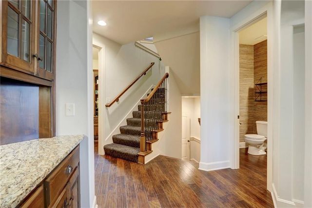 1316 NE Kenwood Drive, Lee's Summit, MO 64064