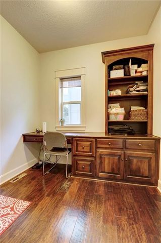 1316 NE Kenwood Drive, Lee's Summit, MO 64064