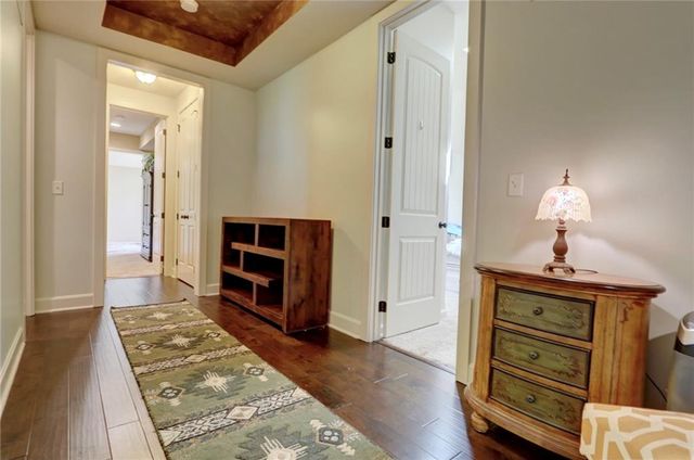 1316 NE Kenwood Drive, Lee's Summit, MO 64064