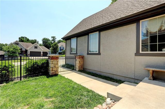 1316 NE Kenwood Drive, Lee's Summit, MO 64064