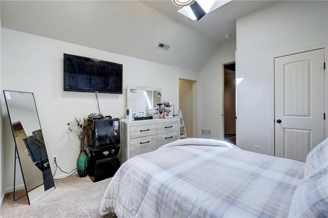 1316 NE Kenwood Drive, Lee's Summit, MO 64064