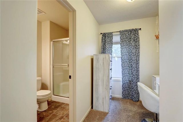 1316 NE Kenwood Drive, Lee's Summit, MO 64064