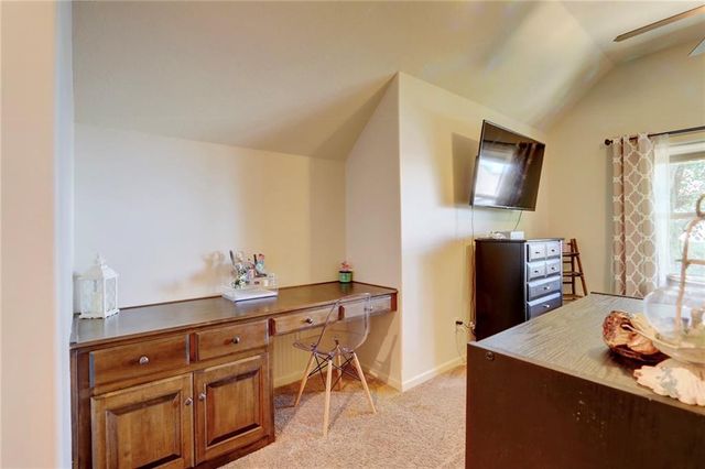 1316 NE Kenwood Drive, Lee's Summit, MO 64064